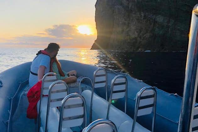 Solnedgång med båt på Azorerna, Teceira Island OceanEmotion