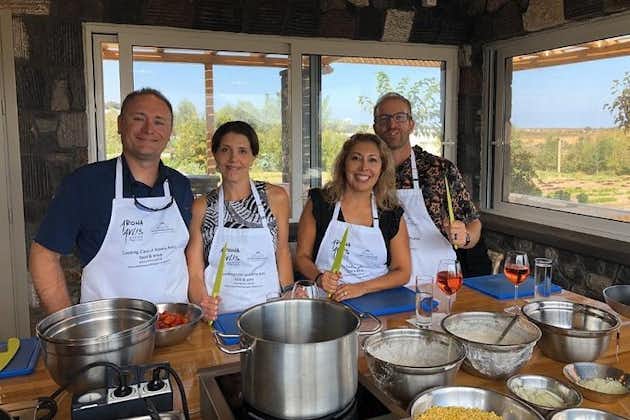 Visite privée: cours de cuisine de Santorin et visite de dégustation de vins