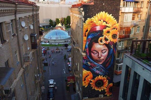 Tour privado de arte callejero ucraniano en Kiev