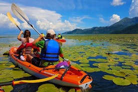 皮划艇导游游览斯库台湖 - 国家公园探险