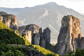 Tesalónica: viaje panorámico de 2 días en tren a Meteora con hotel