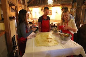 Jantar Aula de Culinária - Prezels, Dumplings, Apple Strudel & Music