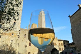 San Gimignano, Siena, Monteriggioni: Täysin saattajakierros, lounas ja viininmaistelu