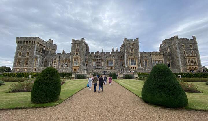 Private Tour von Schloss Windsor, Stonehenge und Bath ab London