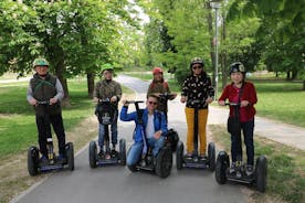 乘坐赛格威代步车游览布拉格城堡地区