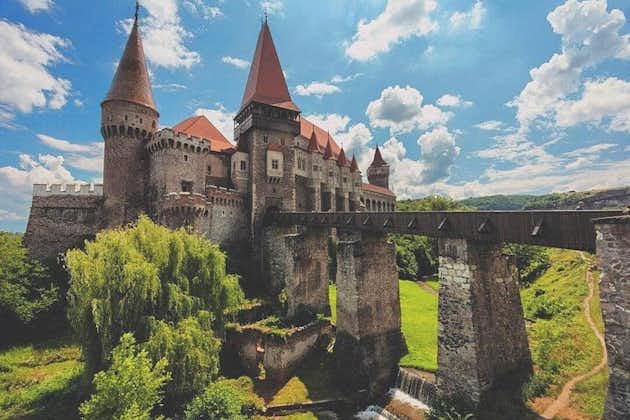 Excursión privada desde Bucarest al castillo de Corvin Hunedoara