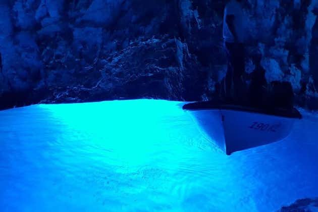 Excursion privée d'une journée à la grotte bleue et verte de l'île de Vis et des îles Pakleni au départ de Hvar