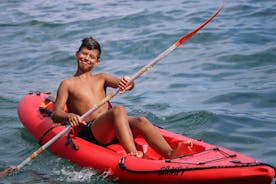 Tour en kayak en Lagos para visitar las cuevas y hacer snorkel.
