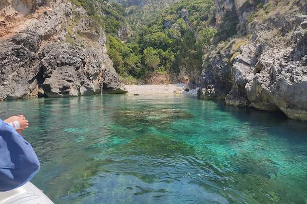 개인 보트 Grama Bay & Ionian Sea Caves 탐험