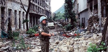 Jugoslavian hajoaminen ja Mostarin sota: Elämä piirityksen alla