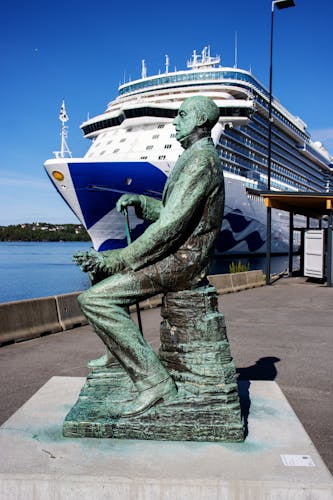 Photo of Vilhelm Krag Statue at the Kristiansand Cruise Terminal, Norway.