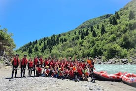 Increíble experiencia de rafting en el último río salvaje Vjosa de Europa en Permet, Albania