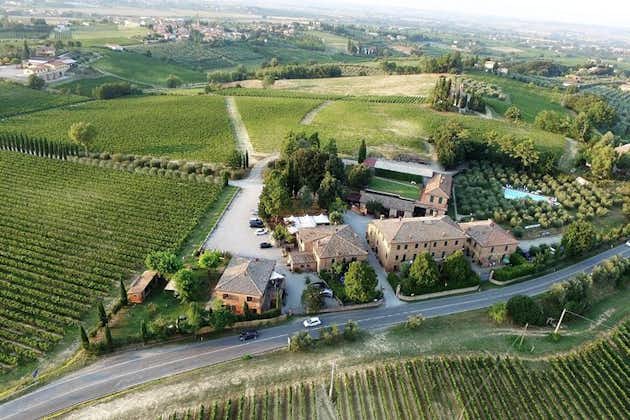 Verkostung des edlen Weins von Montepulciano bei einem Besuch in Pienza aus Rom