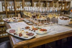 Nödvändigheter av ungerska vinprovning (med ost och karcuteri) i Budapest