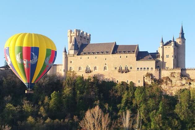 Segovia Hot Air Balloon Tour Ride med mulighed for afhentning fra Madrid