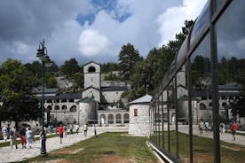 モンテネグロの修道院 - モンテネグロ トラベル クラブのプライベート ツアー