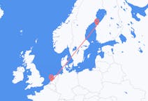 オランダのロッテルダムから、フィンランドのヴァーサまでのフライト