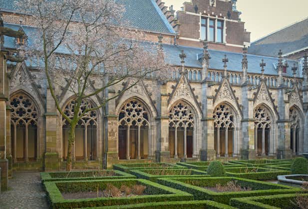 photo of traditional boxwood beds and a centrally placed fountain in the courtyard of Pandhof van de Dom in Utrecht, Netherlands.