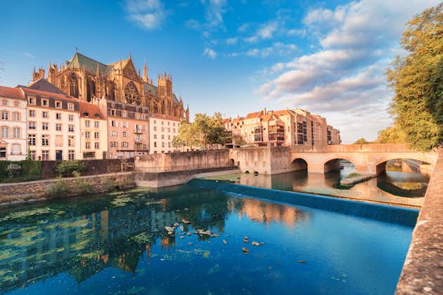 Photo of cityscape scenic view of Saint Stephen Cathedrla in Metz city at sunrise.