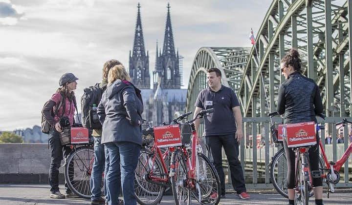 Liten gruppe sykkeltur i Köln med guide