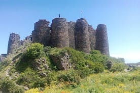 Amberd (Saghmosavank, Armeens alfbet-monument)