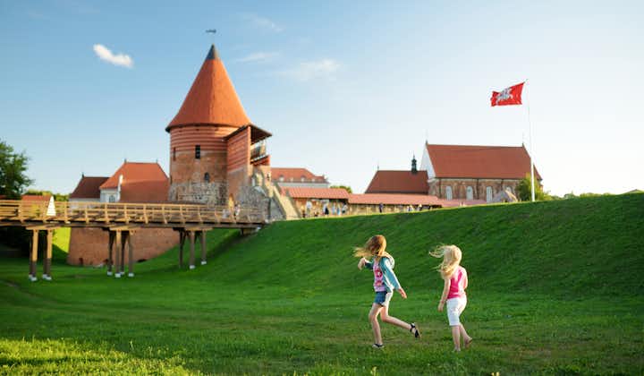 Photo of kids playing near Kaunas castle.