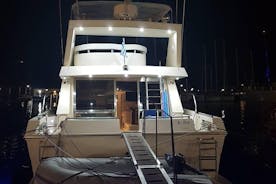 Croisière privée au coucher du soleil en yacht sur mesure à Santorin