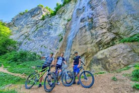 PRIVATE Skakavac Waterfall萨拉热窝山地自行车山地冒险
