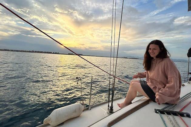 Viaggio privato in barca a vela al tramonto a Valencia