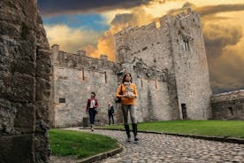 Cork City, Cahir Castle and Rock of Cashel Tour with Spanish Speaking Guide