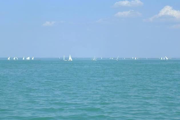 Tour privado en yate navegando en el lago Balaton, Hungría