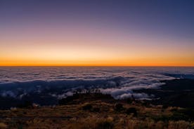 Auringonnousun omatoiminen vaellus Pico do Arieirosta Pico Ruivoon