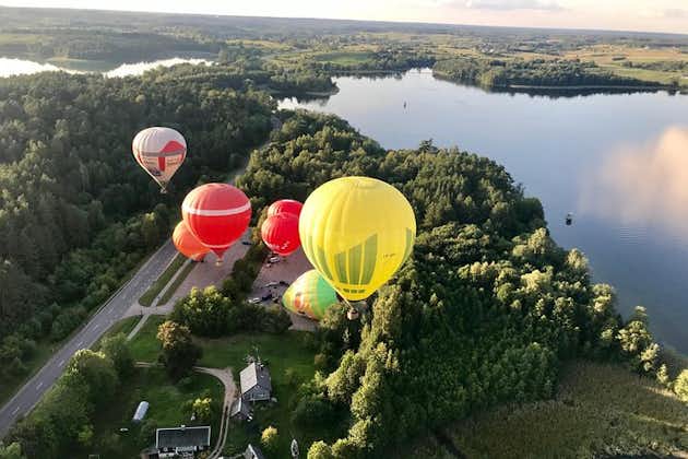 Voo de balão de ar quente sobre Vilnius ou Trakai