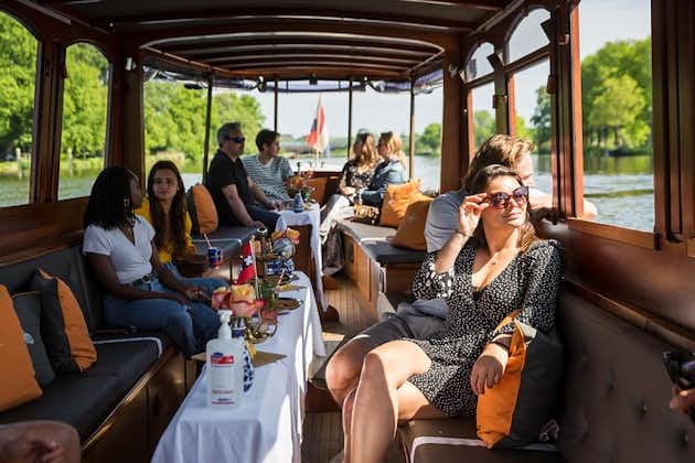 Amsterdam Canal Cruise with Cheese and Wine 