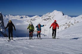 Ski de randonnée inoubliable étreinte enneigée du parc national du Triglav
