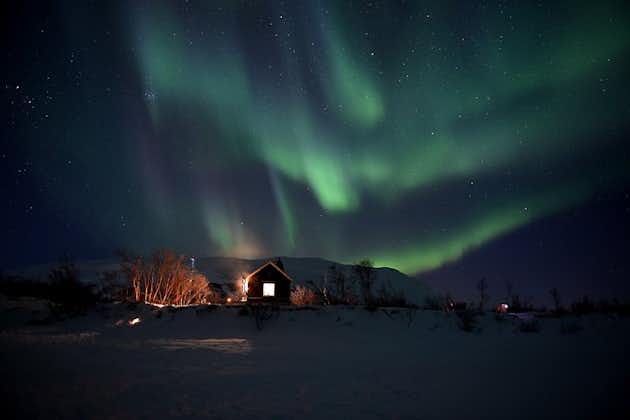 El tour más largo de la aurora boreal en Abisko con cena