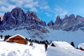 ボルツァーノ ドロミテ：冬のハイキングとそり体験