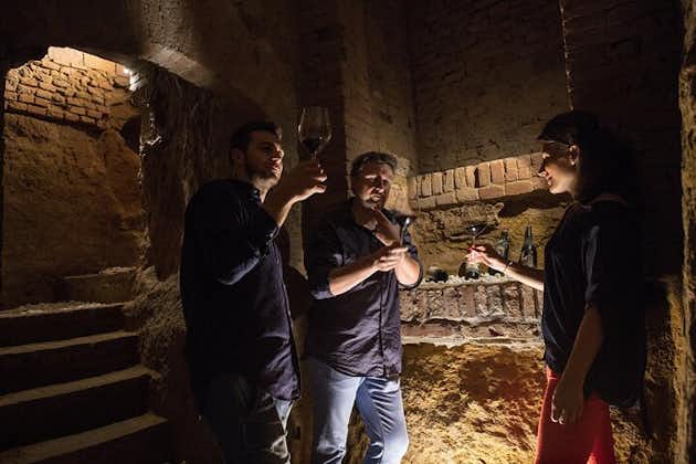 Dégustation de vins souterrains de Sienne dans une grotte médiévale