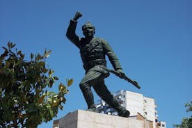 Een communistisch manifest: Tirana voor en na