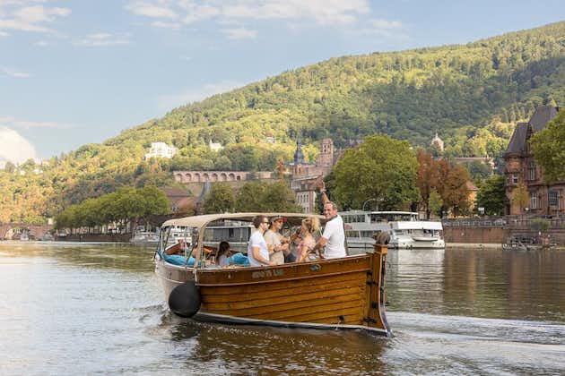 Paseo en barco con barcos de madera de 100 años de antigüedad en el Heidelberg Neckar