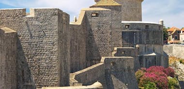 고대 도시 성벽 및 전쟁 워킹 투어