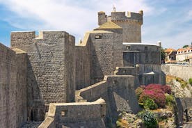 Den historiske spaserturen langs de gamle bymurene i Dubrovnik