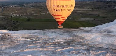 Heldags Pamukkale-tur og luftballontur fra Antalya