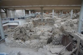 Tour en autobús arqueológico a las excavaciones de Akrotiri y la playa Roja