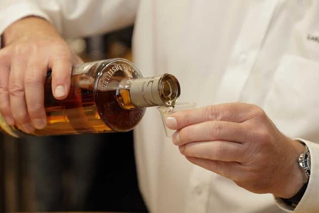 Visite privée d'une journée avec dégustation de whisky, visite de la distillerie et croisière