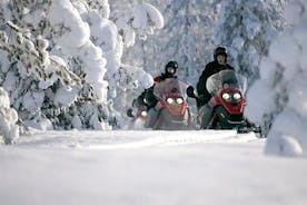 Sneeuwscootersafari door Lapse bossen vanuit Rovaniemi