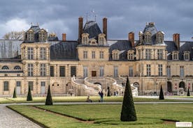 Fontainebleau Palace Hoppa över kön Guidad tur för små grupper