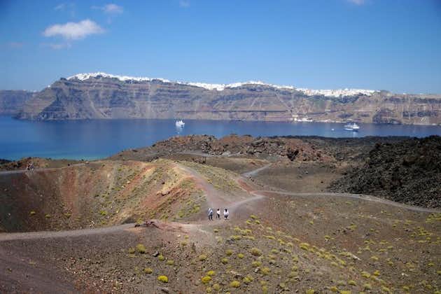 Excursión privada: visita a un volcán de Santorini y aguas termales