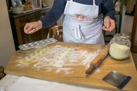  Clases privadas de pasta y tiramisú en la casa de una Cesarina con degustación en Ancona