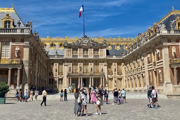 乘坐小型货车从巴黎出发的私人凡尔赛之旅，包括宫殿、特里亚农和花园